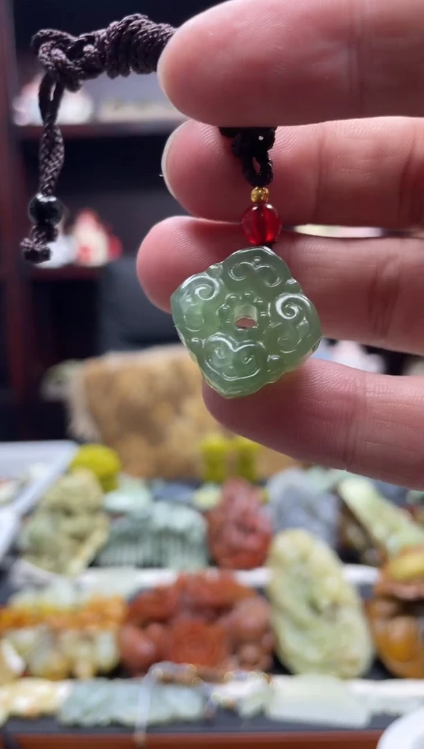 岫玉未镶嵌吊坠·