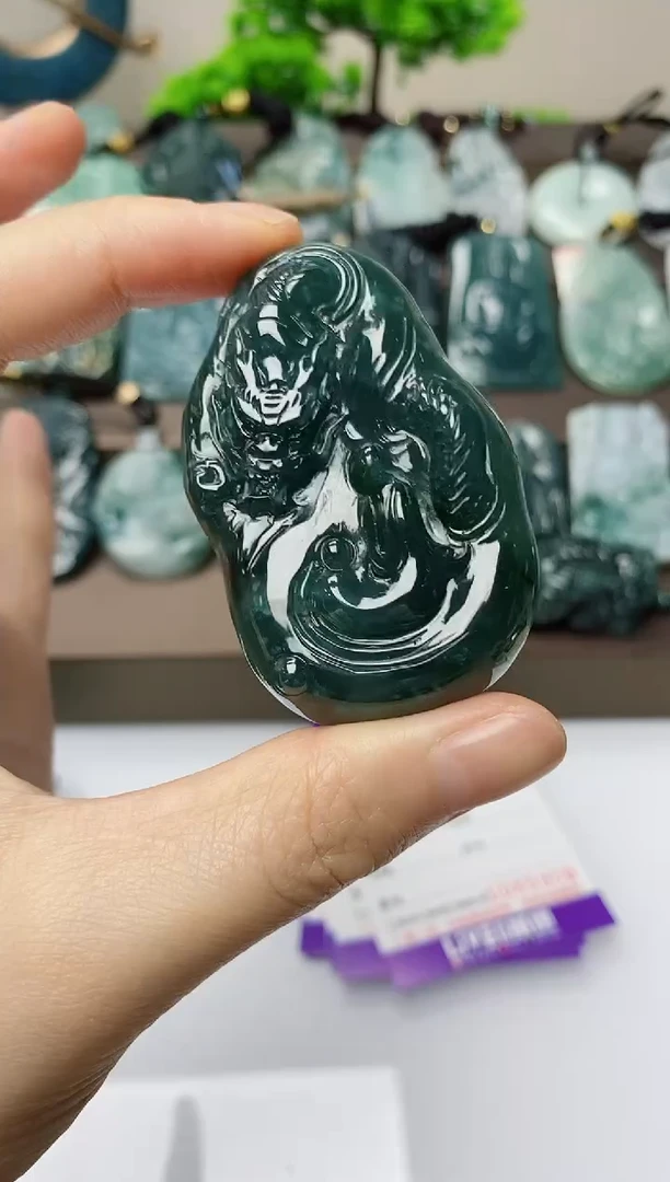 翡翠未镶嵌颈饰