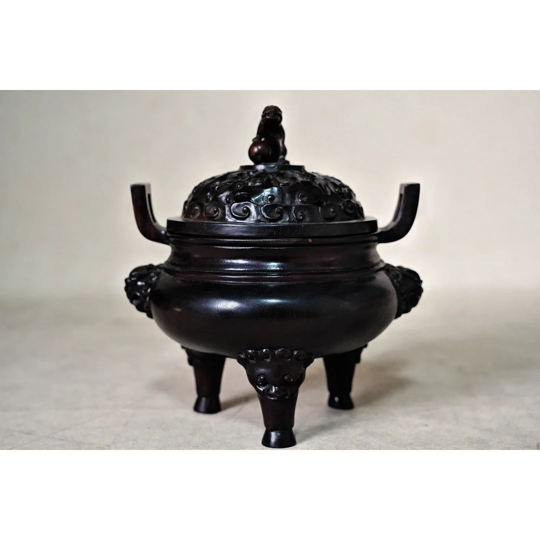 文华开物第165期拍品 6 清 紫檀透雕云纹兽钮香薰