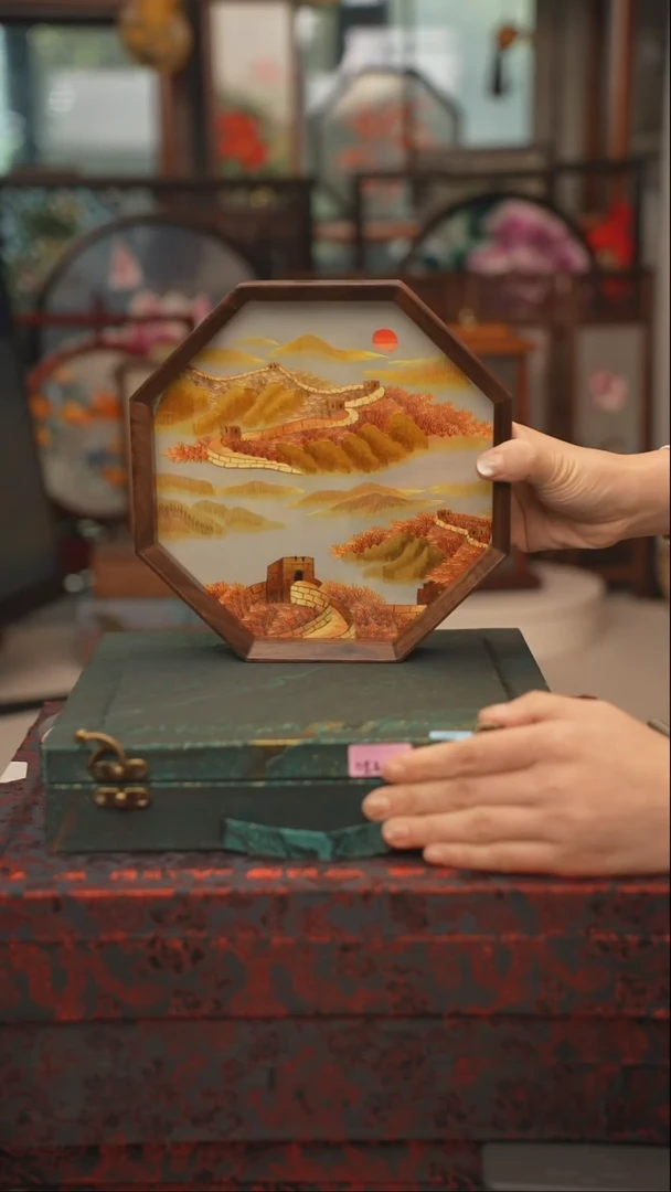 扇子苏绣双面绣八角台屏胡桃木框大号20CM