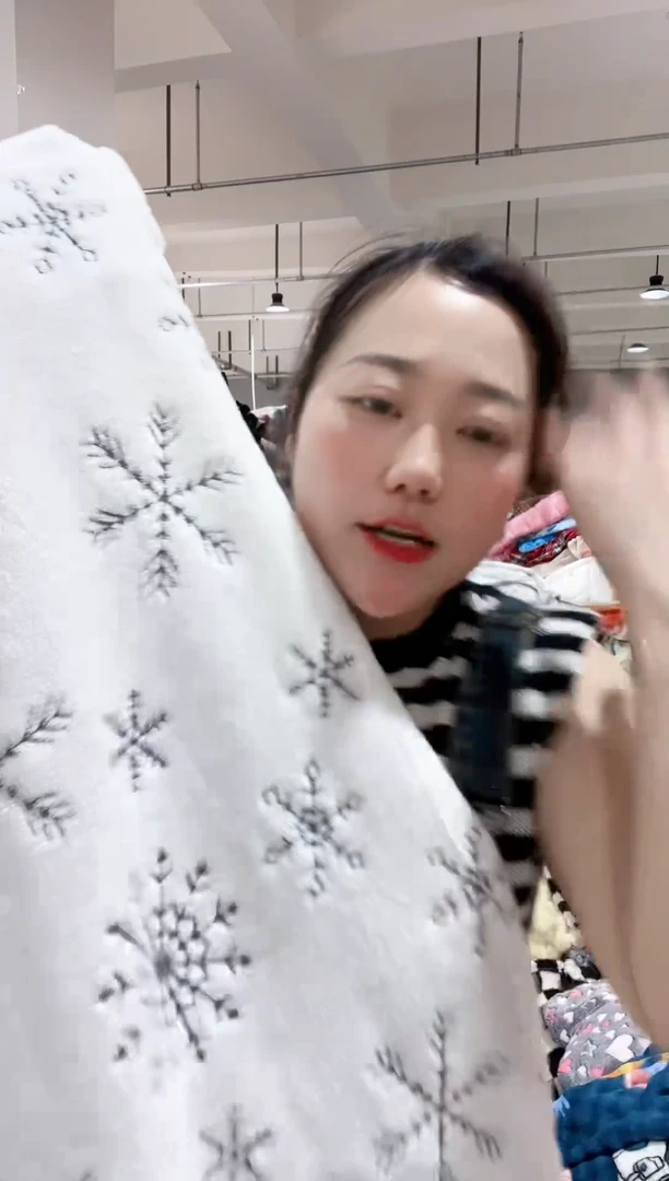 牛奶绒上新  雪花毛毯   1.5*2.0米