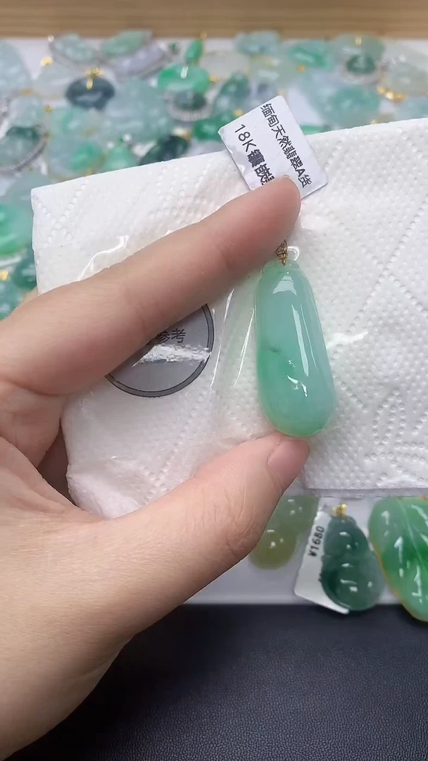 颈饰18K金镶嵌翡翠天然缅甸A货百元以上9元证书费自理