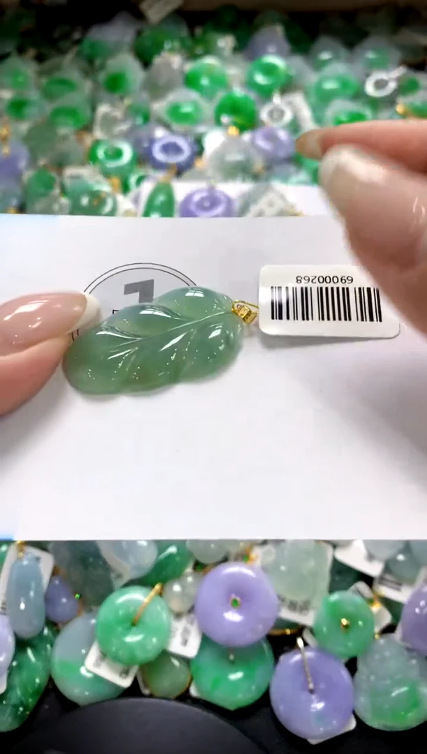 翡翠18K金镶嵌颈饰1