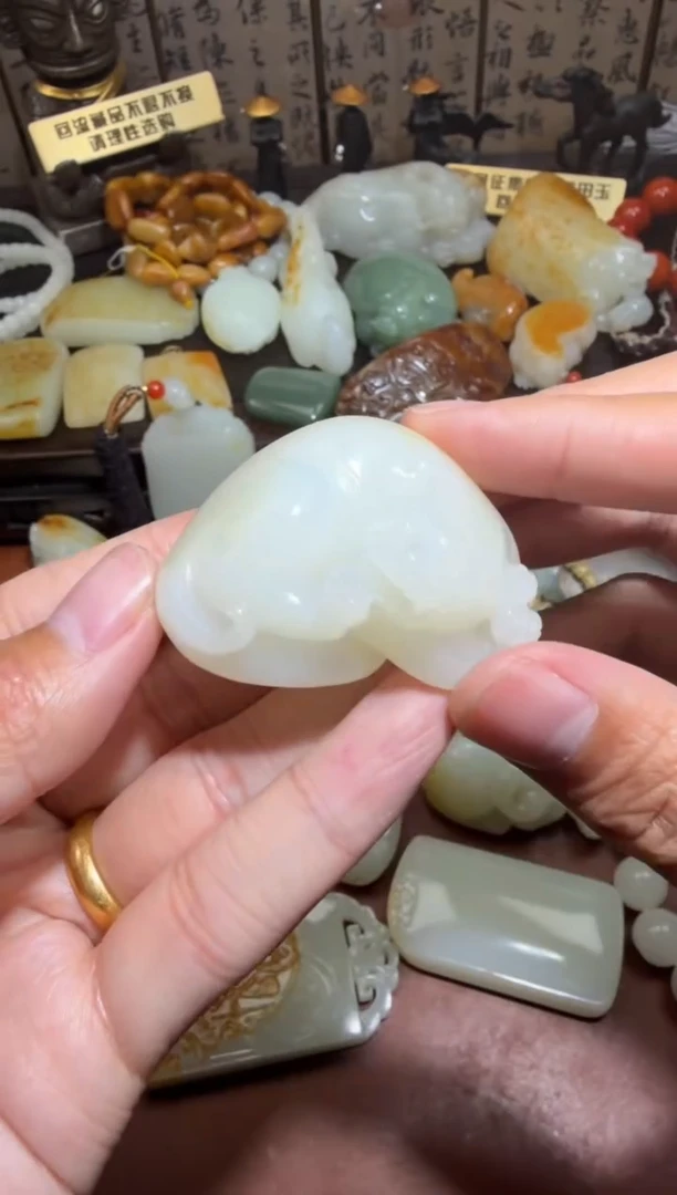 18K金镶嵌和田玉挂件和田玉