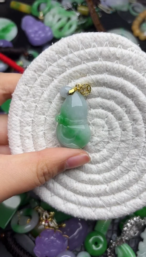 颈饰未镶嵌翡翠缅甸翡翠吊坠