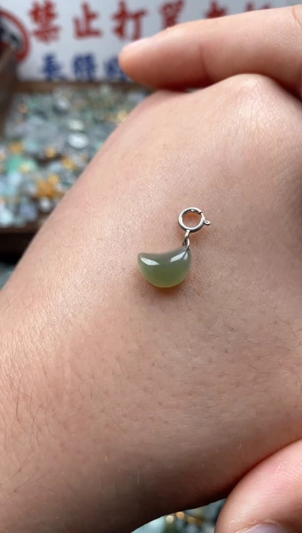 【闪购商品】翡翠颈饰未镶嵌哥哥