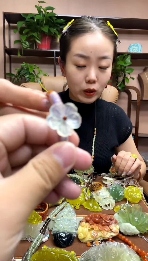 未镶嵌岫玉吊坠多样性发货发其中之一