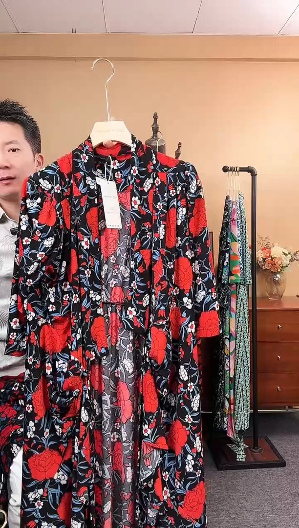 套头款开衫裹身连衣裙