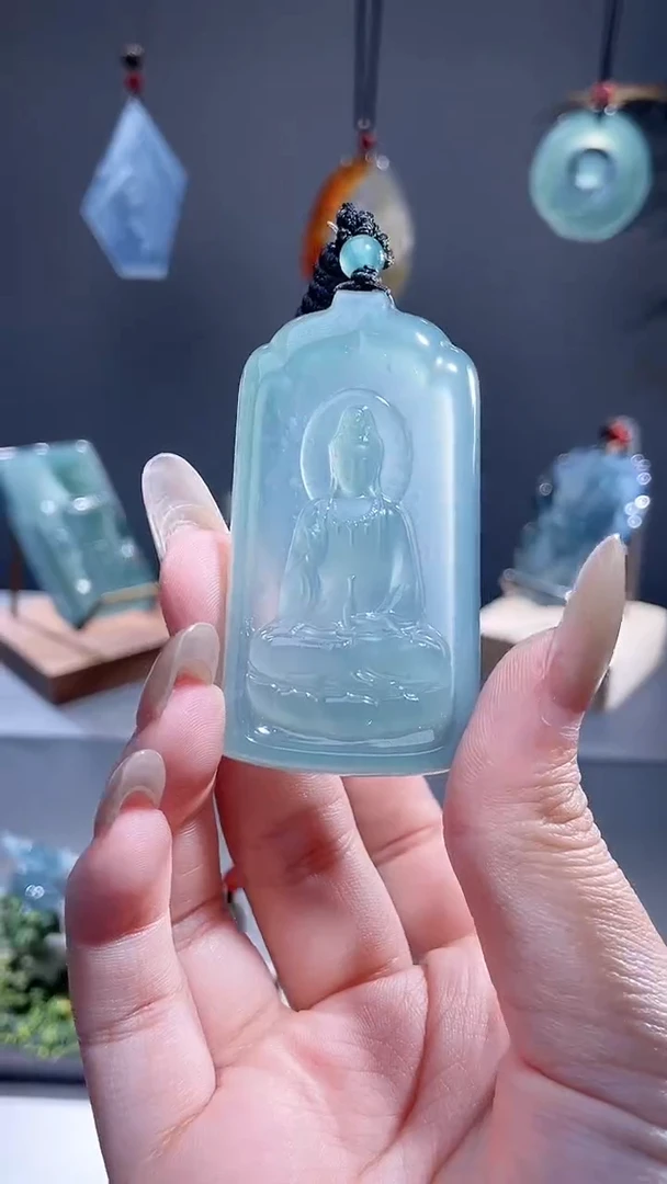 颈饰未镶嵌翡翠素衣观音