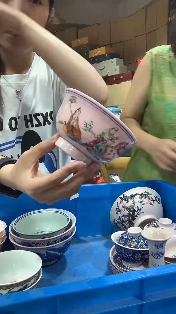 摆件景德镇陶瓷红稀土碗