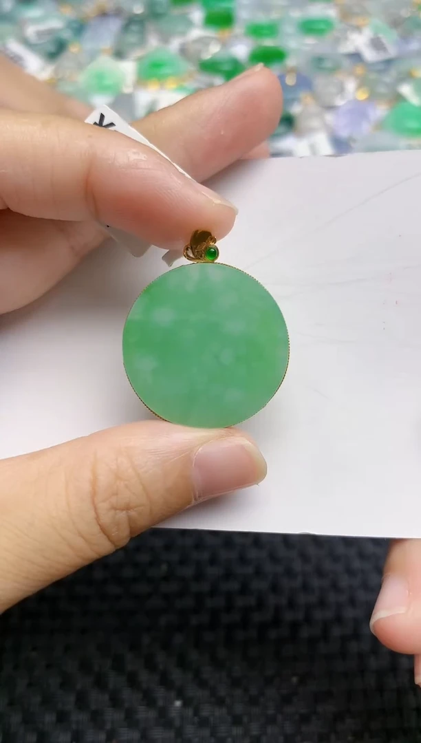 翡翠18K金镶嵌颈饰天然A货翡翠