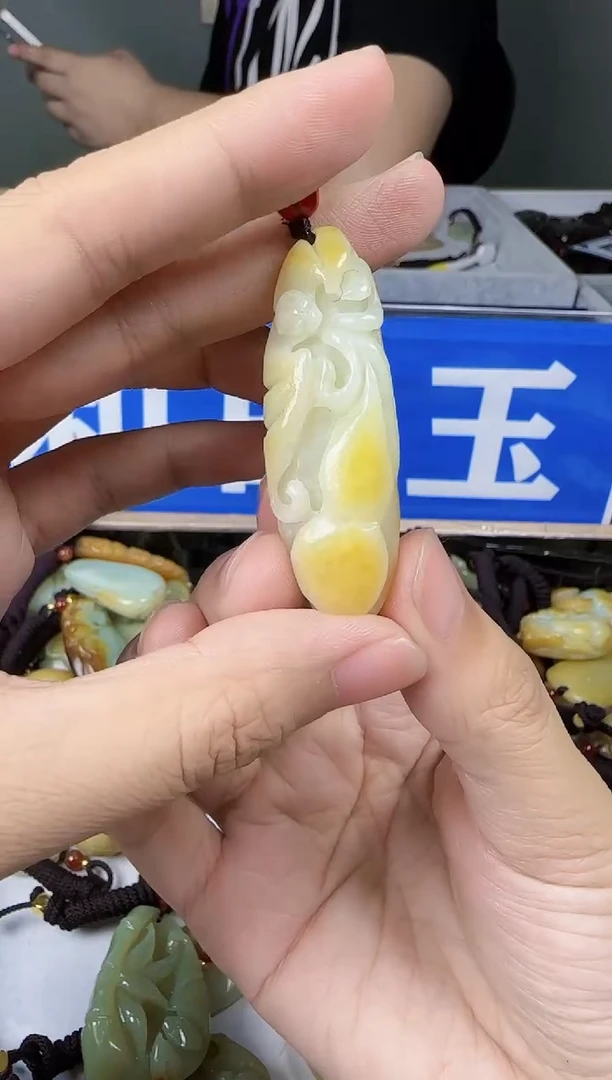 和田玉未镶嵌颈饰1