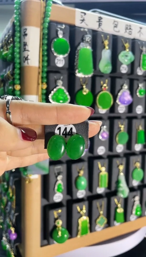 【闪购商品】翡翠耳饰银S925镶嵌144....