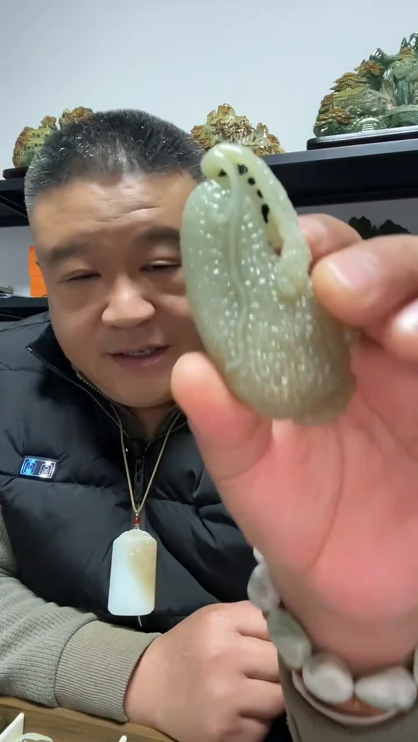 未镶嵌和田玉把件且末料福瓜手把件