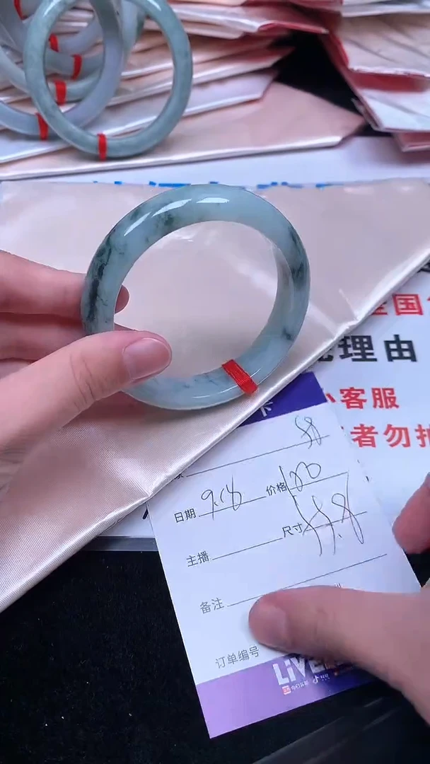 未镶嵌手镯翡翠.