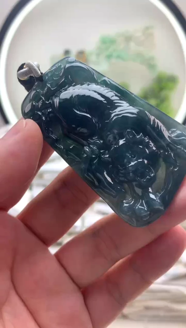 颈饰未镶嵌翡翠虎