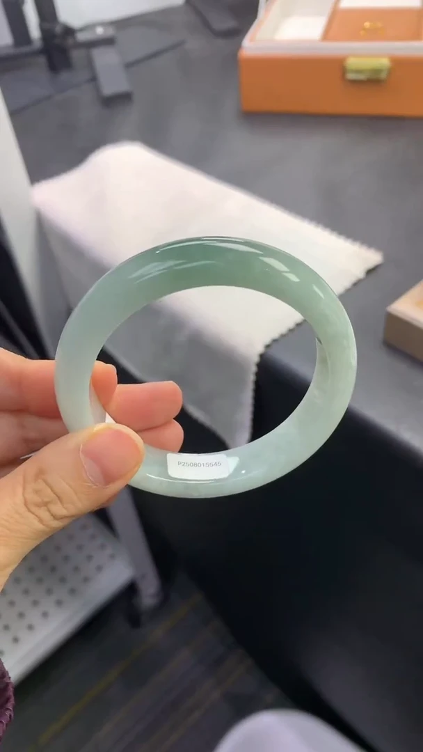 未镶嵌手镯翡翠退货需手镯吊牌标签完好