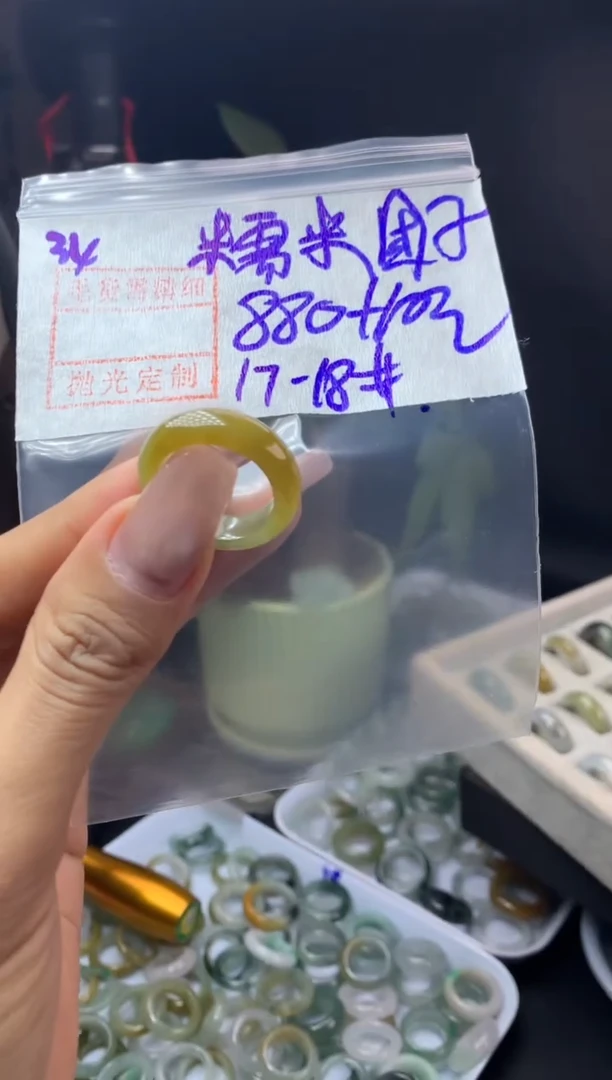 未镶嵌定制翡翠糯***?34戒圈17-18*890元毛货需精抛光