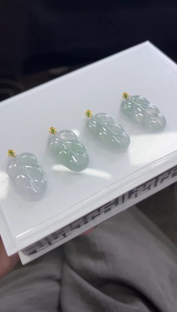 颈饰18K金镶嵌翡翠D203 /多样性发一件/配绳子