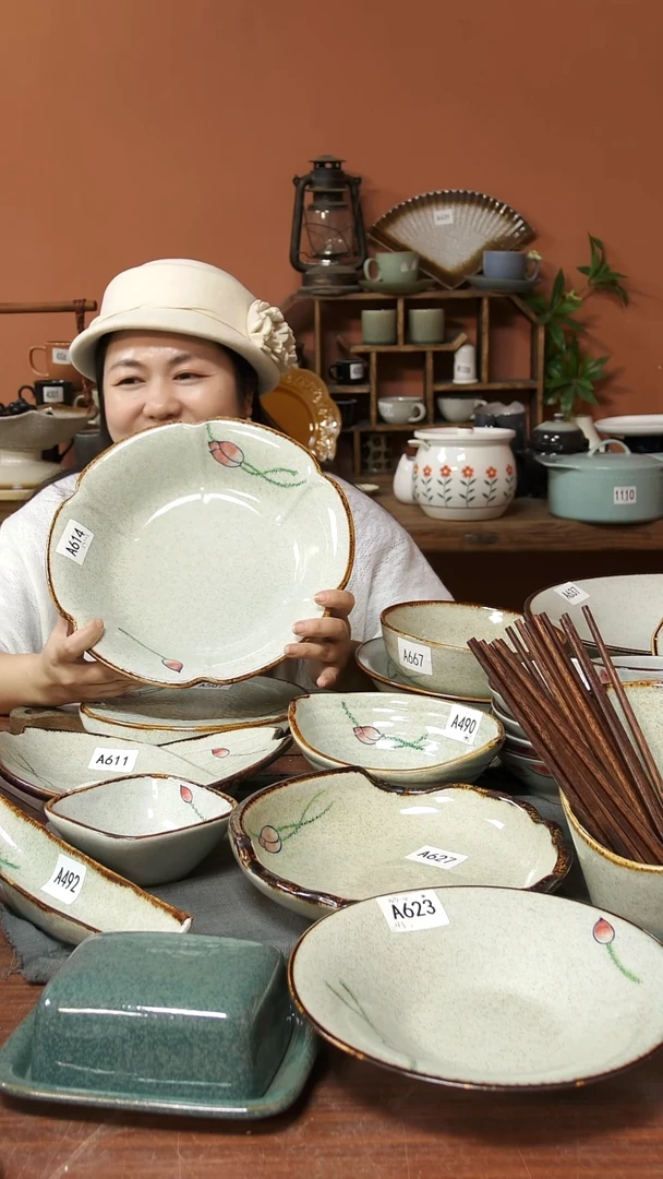 陶瓷A614 一只手绘荷花盆微瑕30*6.5