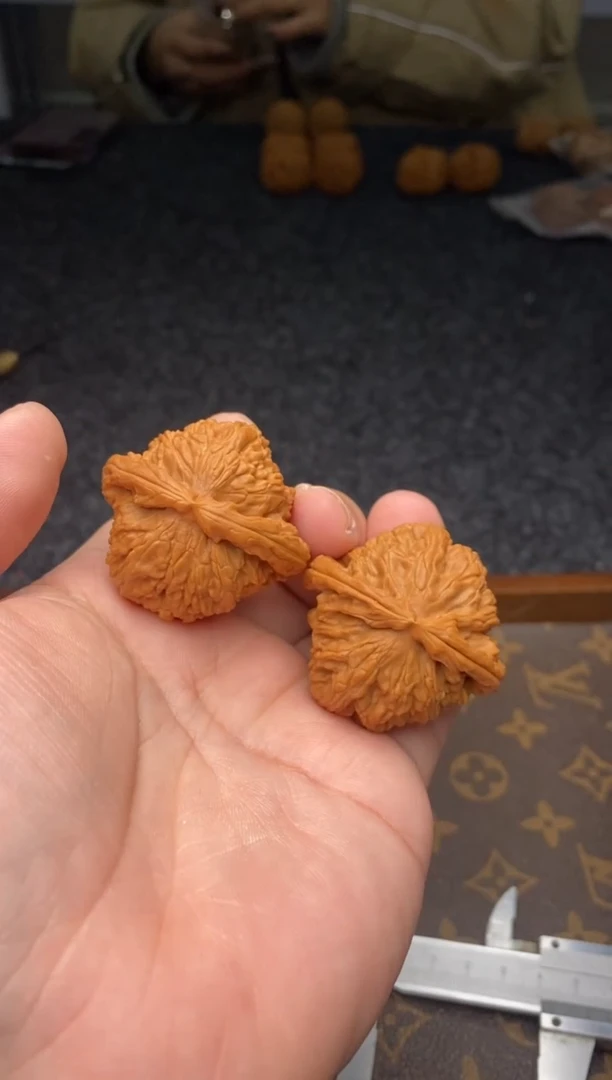 把件文玩核桃B283号43尺白狮子