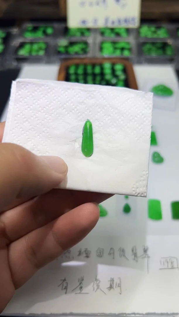 裸石翡翠天然缅甸A货翡翠一件