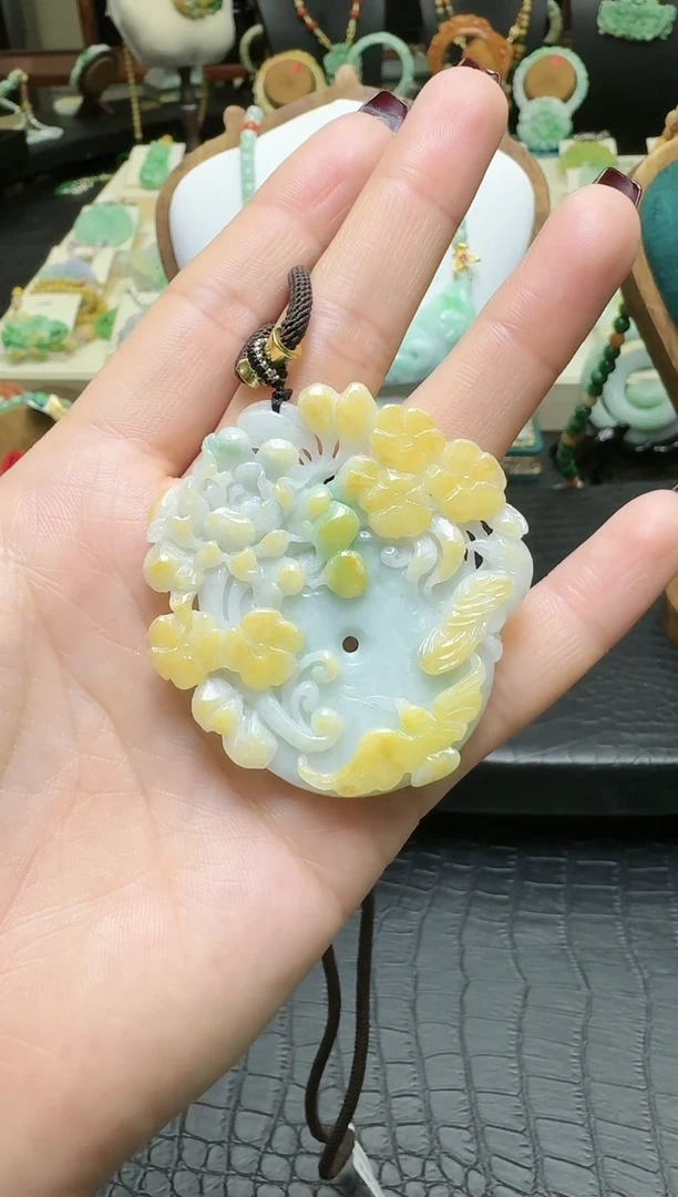 【闪购商品】翡翠颈饰未镶嵌特色黄加绿喜上眉梢