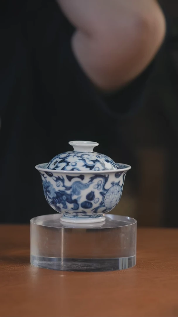 青花狮子绣球元宝盖碗