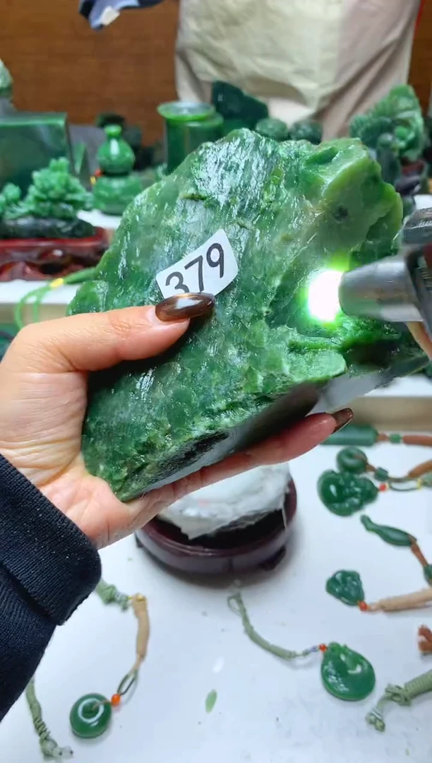 未镶嵌和田玉摆件1