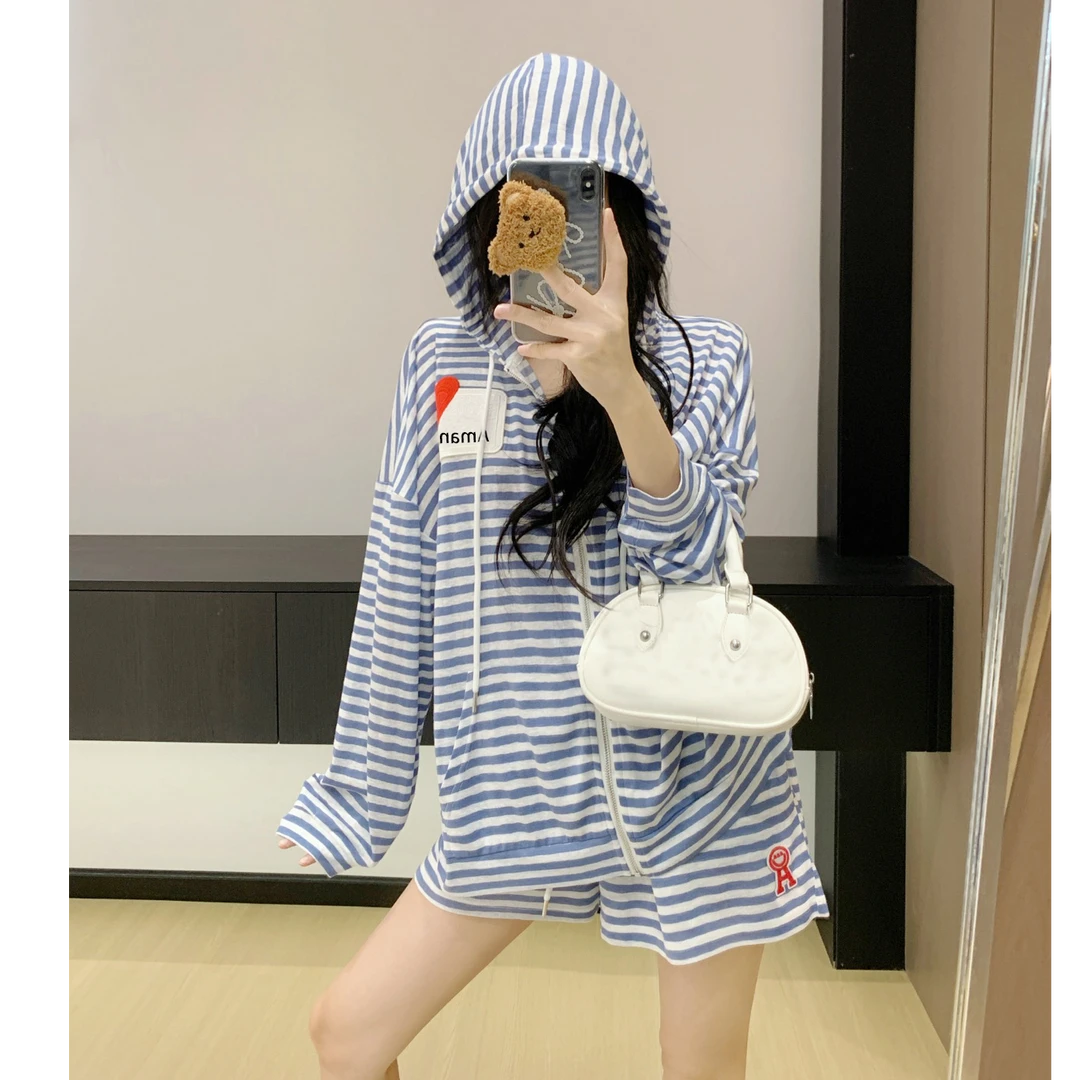 【晨夕专属】2025新款穿搭一整套小个子条纹连帽开衫短裤减龄两件套