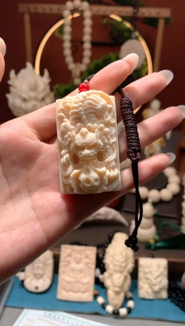 象牙果貔貅吐珠牌子（微瑕）