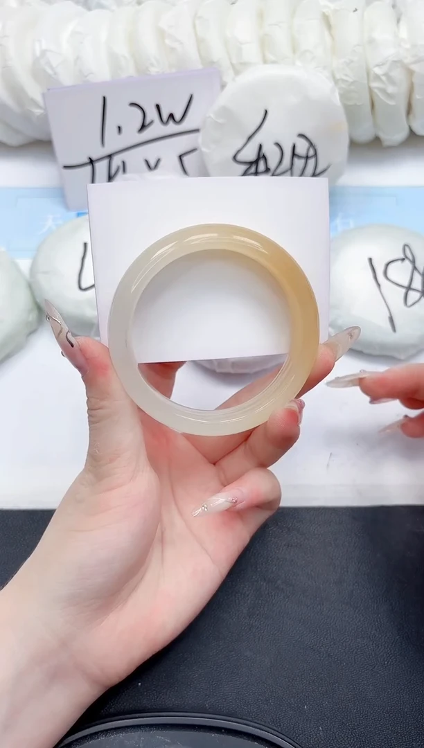 石英质玉手镯未镶嵌128-60