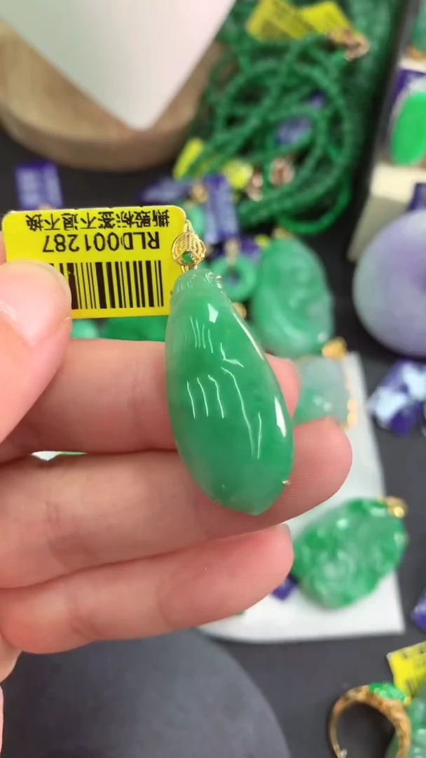 颈饰18K金镶嵌翡翠挂件