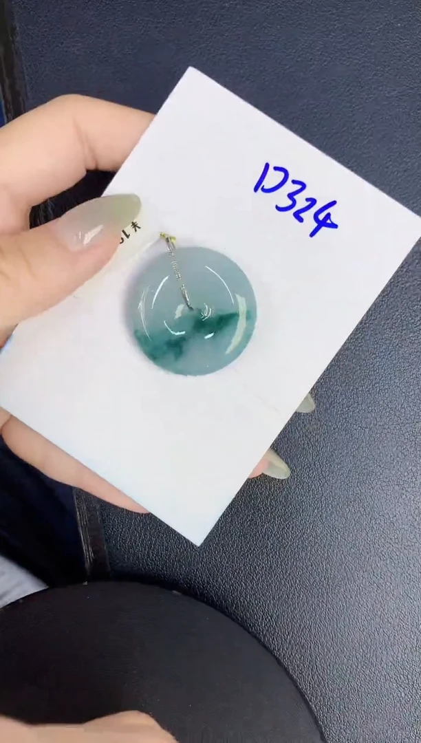 翡翠18K金镶嵌颈饰缅甸天然翡翠A货