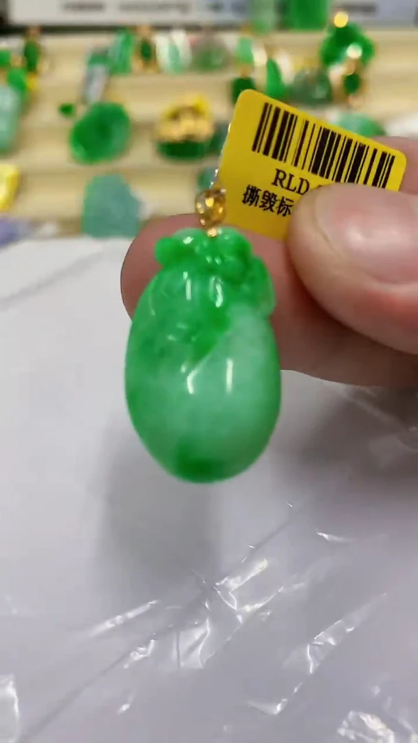 翡翠18K金镶嵌颈饰挂件