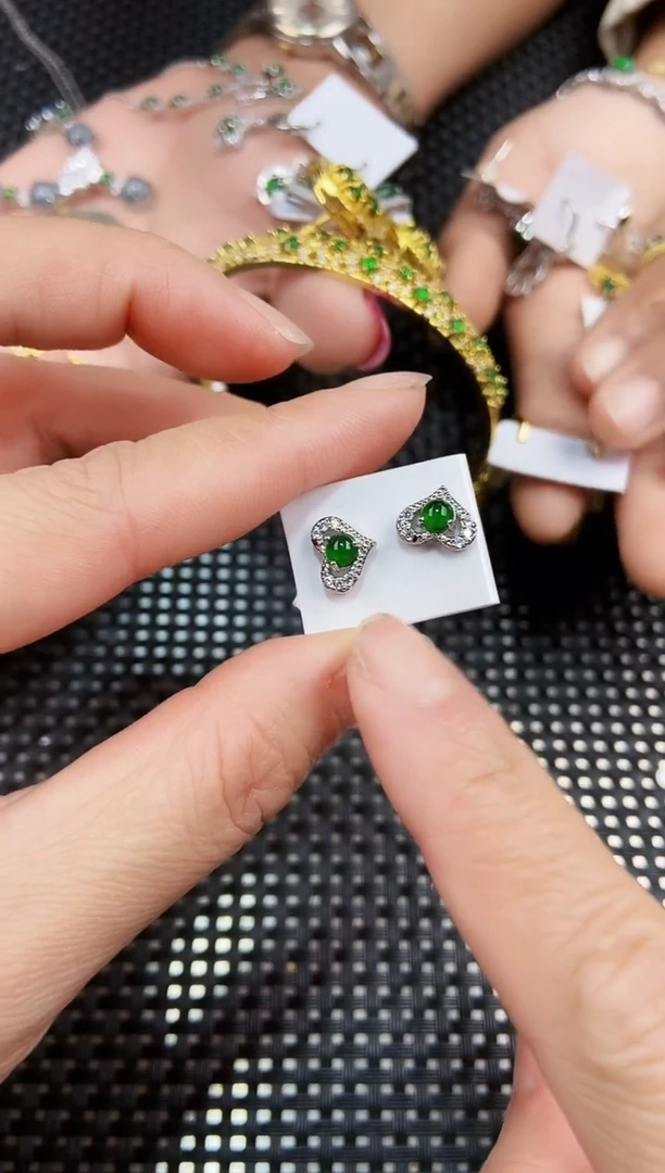 【闪购商品】翡翠耳饰未镶嵌111111111