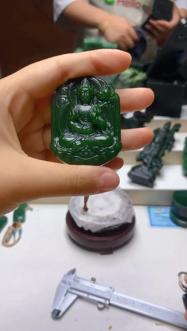颈饰未镶嵌和田玉（碧玉）0