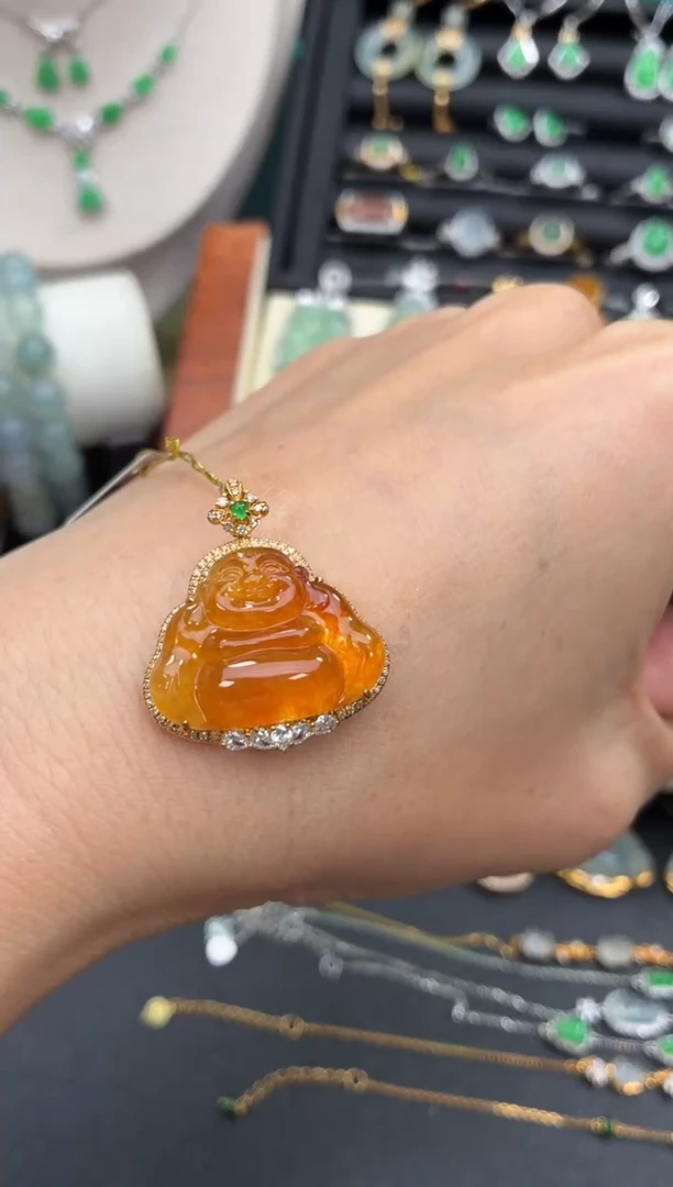 颈饰18K金镶嵌翡翠天然翡翠A货