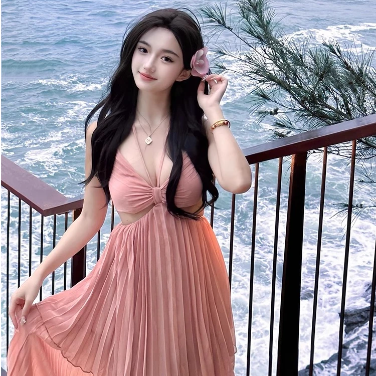 法式小众挂脖吊带连衣裙女夏季不规则设计感性感露腰海边度假长裙