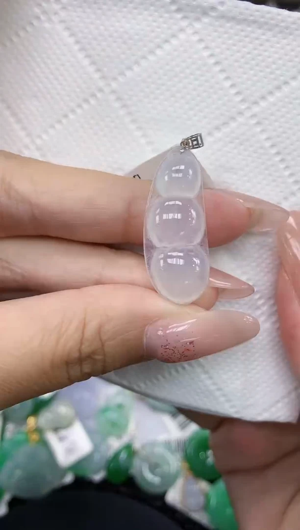 颈饰18K金镶嵌翡翠1111111111