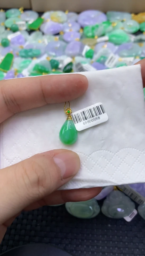 颈饰18K金镶嵌翡翠天然缅甸翡翠A货