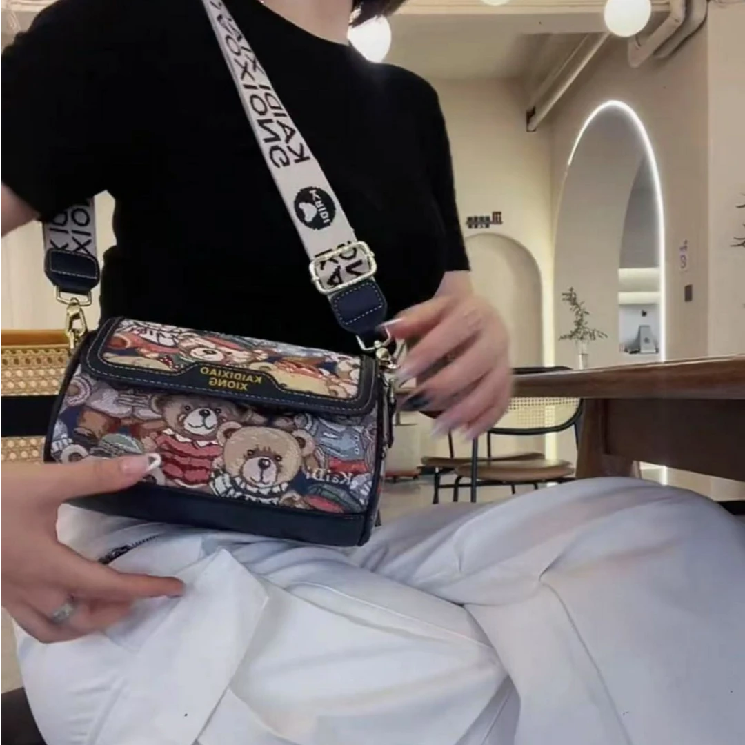 凯蒂小熊品牌包包K-156时尚设计翻盖单肩斜挎包家族熊百搭单肩包