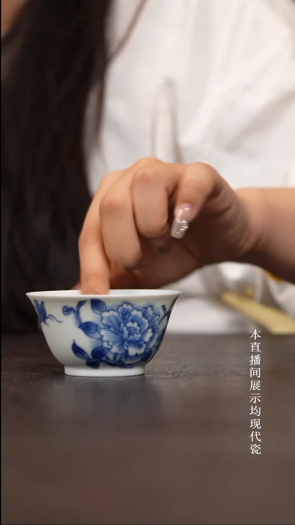 青花牡丹花撇口杯