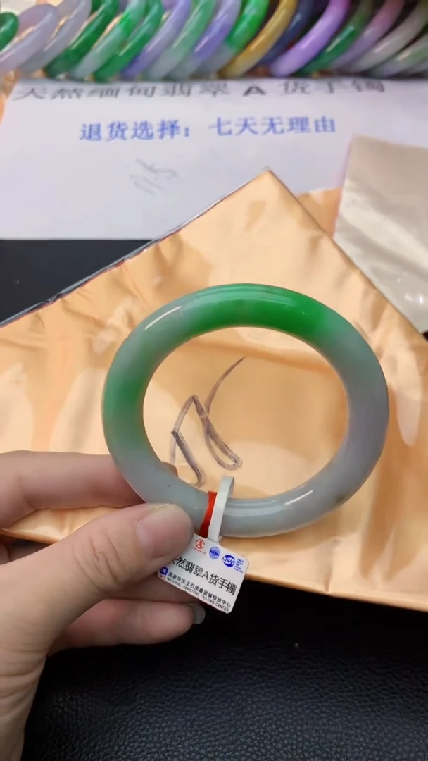 翡翠手镯未镶嵌0281441369