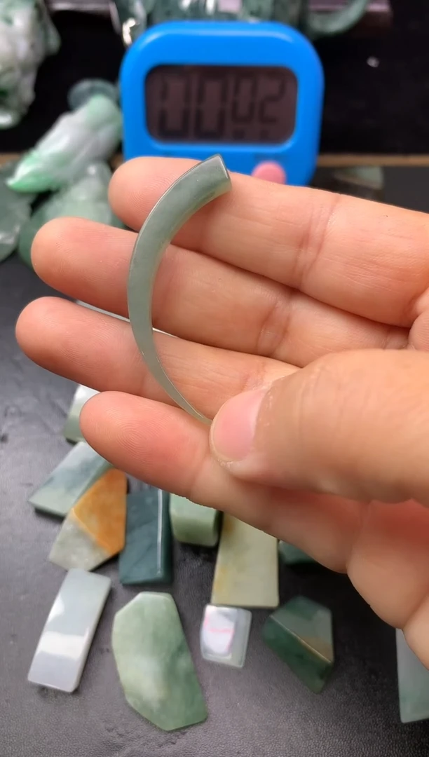 颈饰未镶嵌翡翠月****2料子