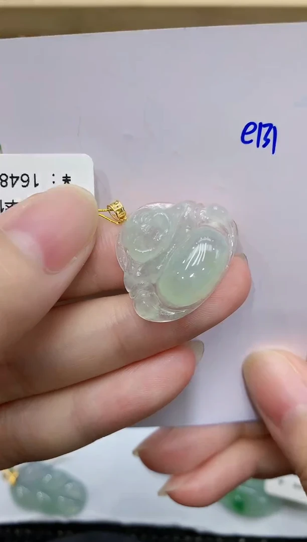 翡翠18K金镶嵌颈饰111111111