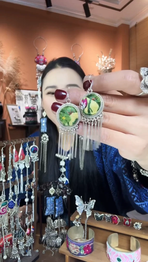 【闪购商品】刺绣纯手工民族风耳环