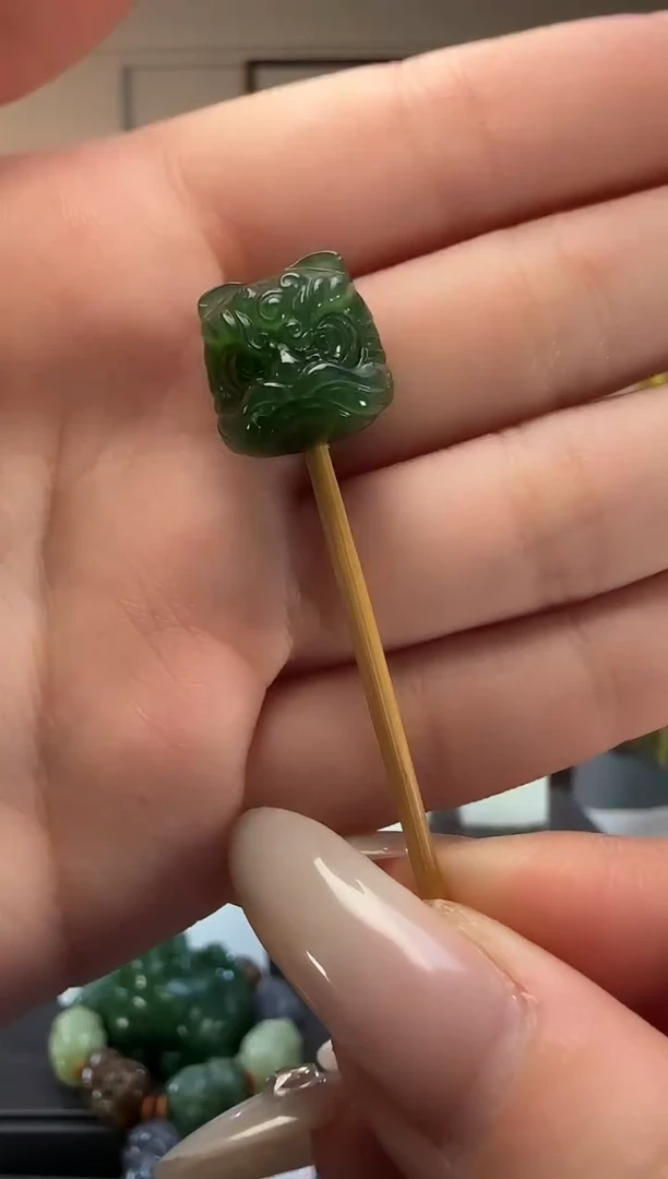 颈饰未镶嵌和田玉碧玉醒狮单珠