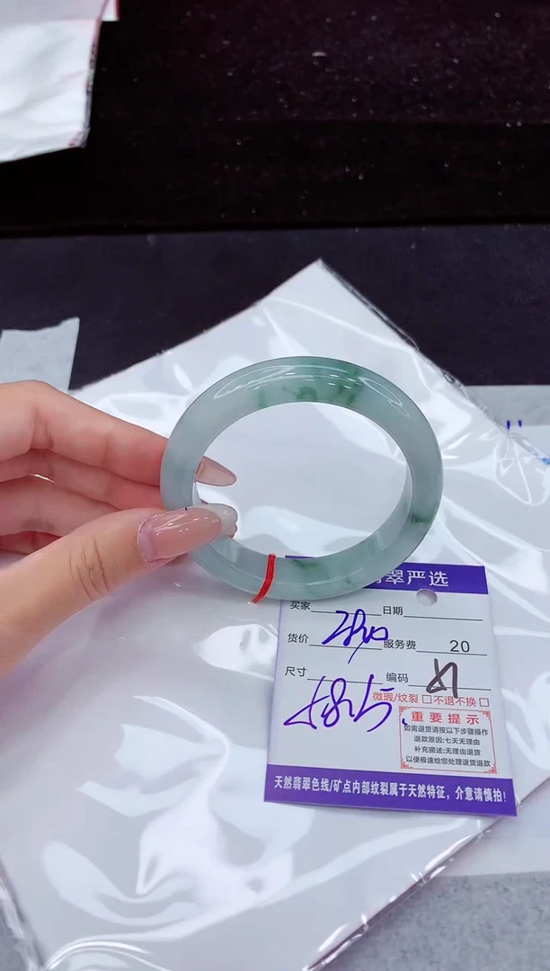 翡翠手镯未镶嵌1