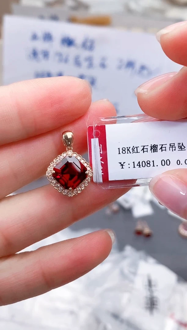 颈饰18K金镶嵌石榴石-专柜-